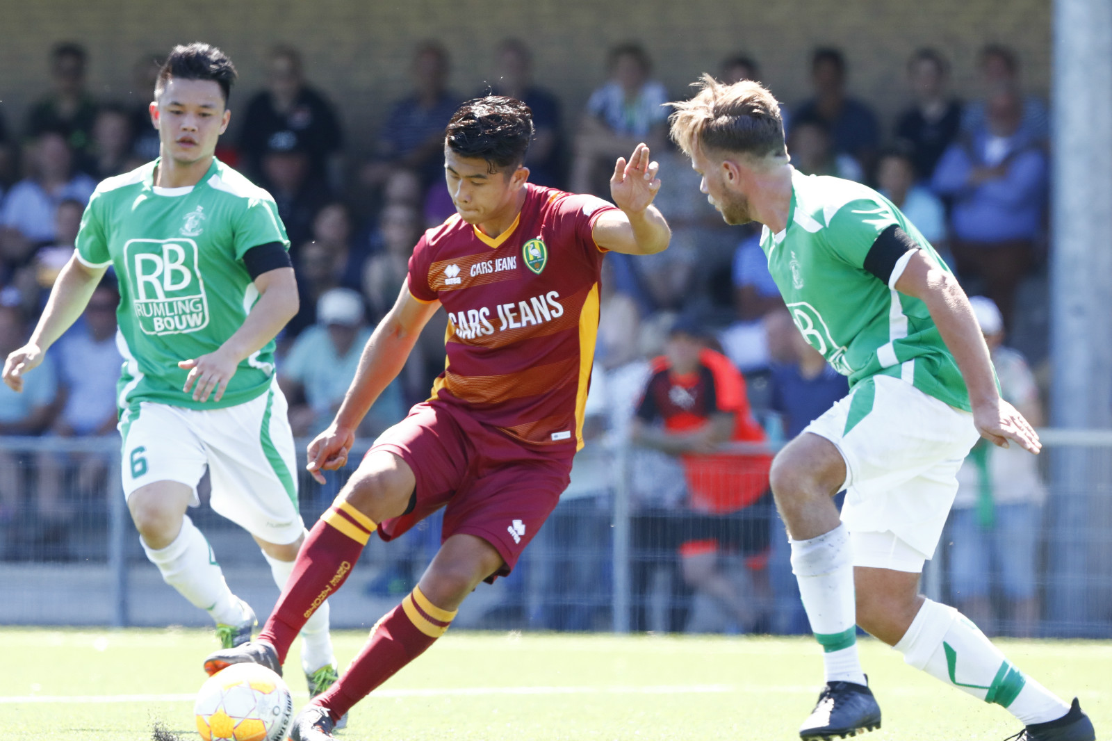 包含转会期印第安纳步行者备战荷甲，复出首秀细节曝光，震撼外界，更衣室氛围转暖的词条