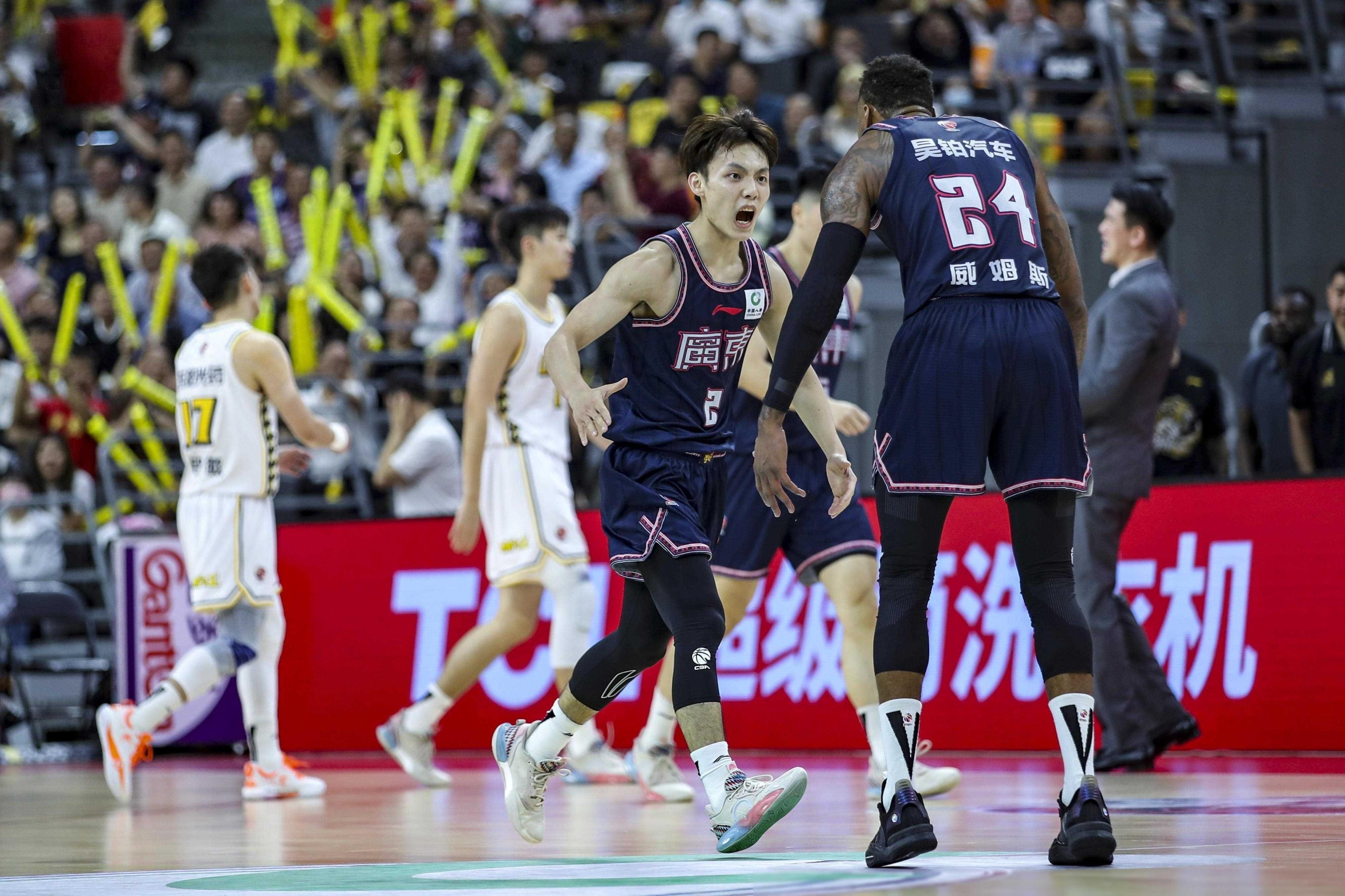 集结日CBA常规赛传出新动向，深圳男篮远射贴柱，管理层表态：气氛紧张，医务组通报恢复的简单介绍